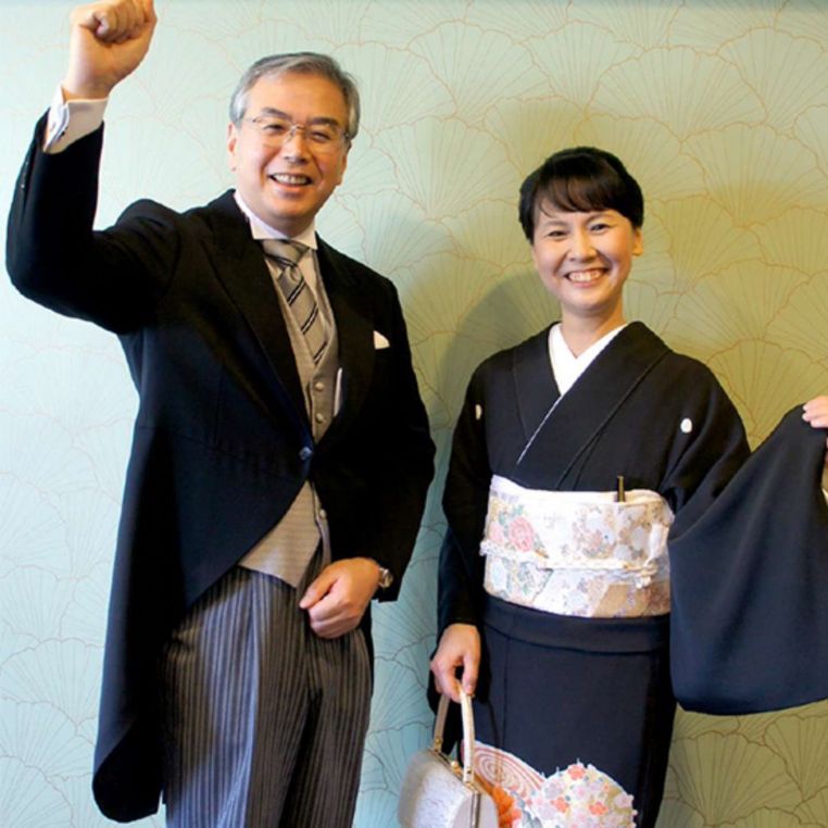 作家「はち つむぎ」のご両親贈呈品