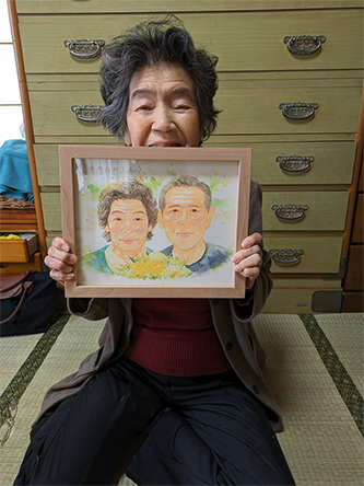 「優しい絵に私も姉も癒やされ久しぶりに母の満面の笑顔が見れました」 はち