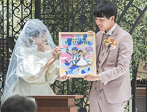 こんにちは。
5月ごろに絵を届けていただいたFです。
先日結婚式を終えて、写真が届きましたので送らせていただきました。

結婚証明、手作りクラフトビールのラベル及びプチギフトのデザインに
ぐりこ先生が描いてくれた絵を使いました！
届いた時から夫と共に、すごく特徴を捉えたデザインで気に入っており、
今もずっとお互いに待受画面にしています(^^）

結婚式もより華やかになりました！
ありがとうございます。