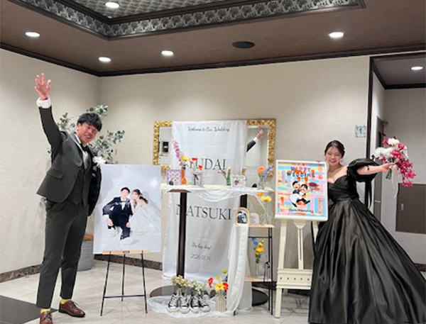 Instagramで拝見し、自分の結婚式で絶対にやりたい！と思っていました。
仕上がりを見てとっても可愛くて結婚式当日が益々楽しみになり、
実際に飾ったときもウェルカムスペースが一気に可愛くなり、
雰囲気にもあっていてゲストにも大好評でした☆

結婚証明書としてみんなに参加して貰えたのも思い出です。

素敵なイラストをありがとうございました！
ずっとずっと大切に飾って家宝にします(^^）