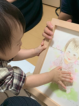 「可愛らしさに笑みがこぼれ、ホッと癒されています。」 フジエシュンスケ
