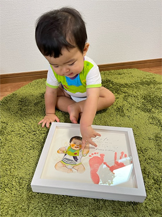 「自分の似顔絵を不思議そうに指差していました（笑）」 ebisu