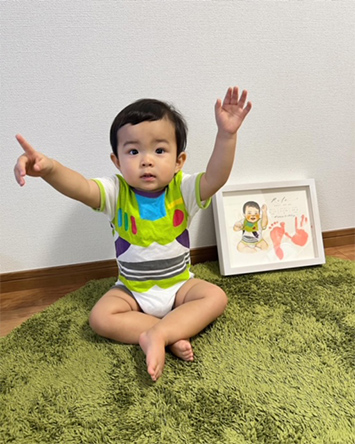 「自分の似顔絵を不思議そうに指差していました（笑）」 ebisu