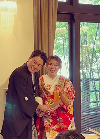 「結婚式の事を思い出して、幸せな気持ちでいっぱいになります。」 さかもとさやか